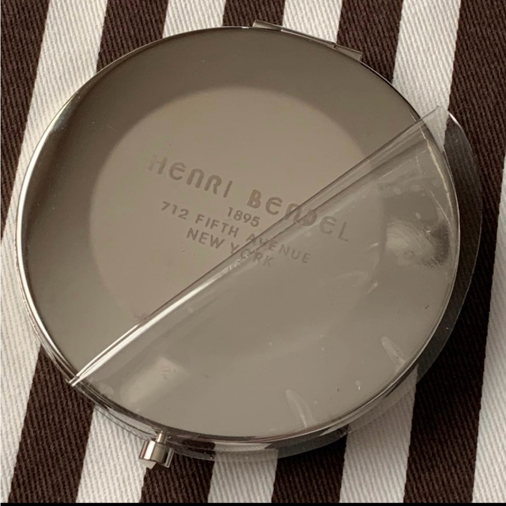 Henri Bendel Izak Girls Compact Mirror - Picture 3 of 4